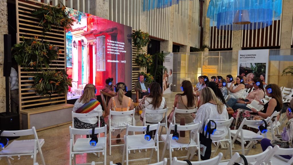 eventos corporativos fiestas silenciosas fitness charlas con audifonos yoga cine silencioso conferencias activación de marca capacitaciones eventos silent cola larga: fiestas silenciosas con audífonos inalámbricos organización de eventos corporativos innovadores experiencias silent para empresas